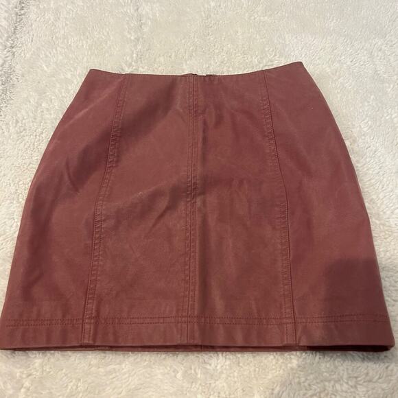 Free People Dresses & Skirts - Free People Mini Skirt Faux Leather Mauve Pink Back Zipper Rave Sz 0‎